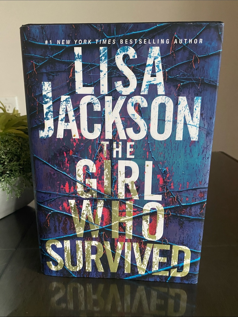 NEW🌈 Lisa Jackson Book "The Girl Who Survived" Hardcover Novel suspense